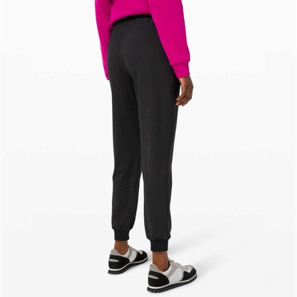 Lululemon ‘Keep Moving’ Jogger - Picture 4 of 4